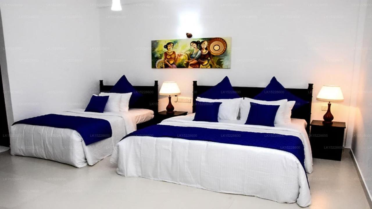 Blue Spring Hotel Wadduwa Bagian luar foto