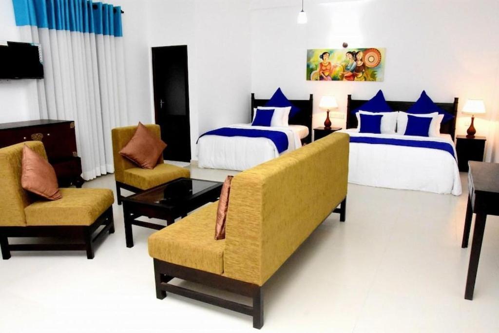 Blue Spring Hotel Wadduwa Bagian luar foto