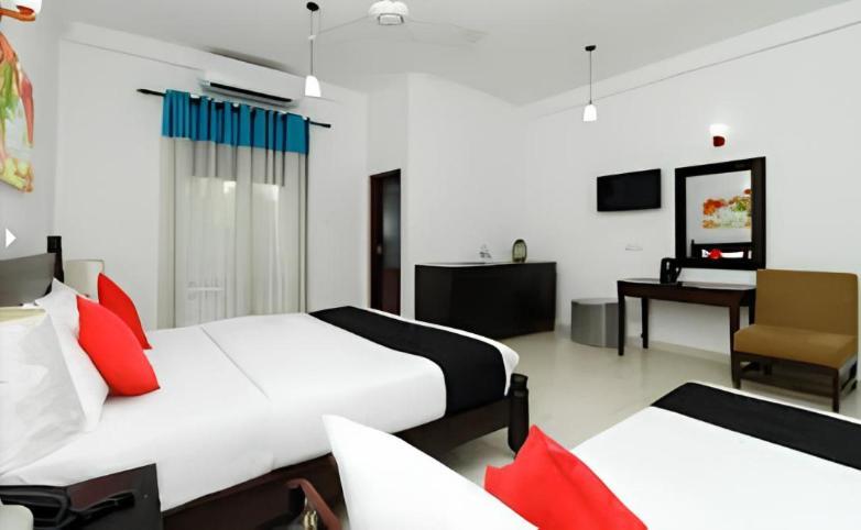Blue Spring Hotel Wadduwa Bagian luar foto