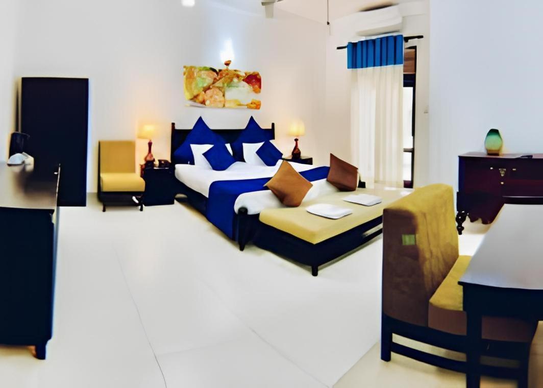 Blue Spring Hotel Wadduwa Bagian luar foto