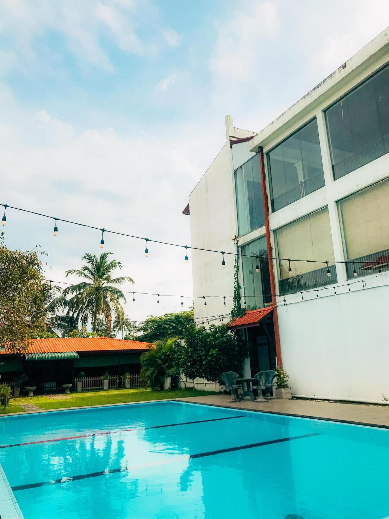 Blue Spring Hotel Wadduwa Bagian luar foto