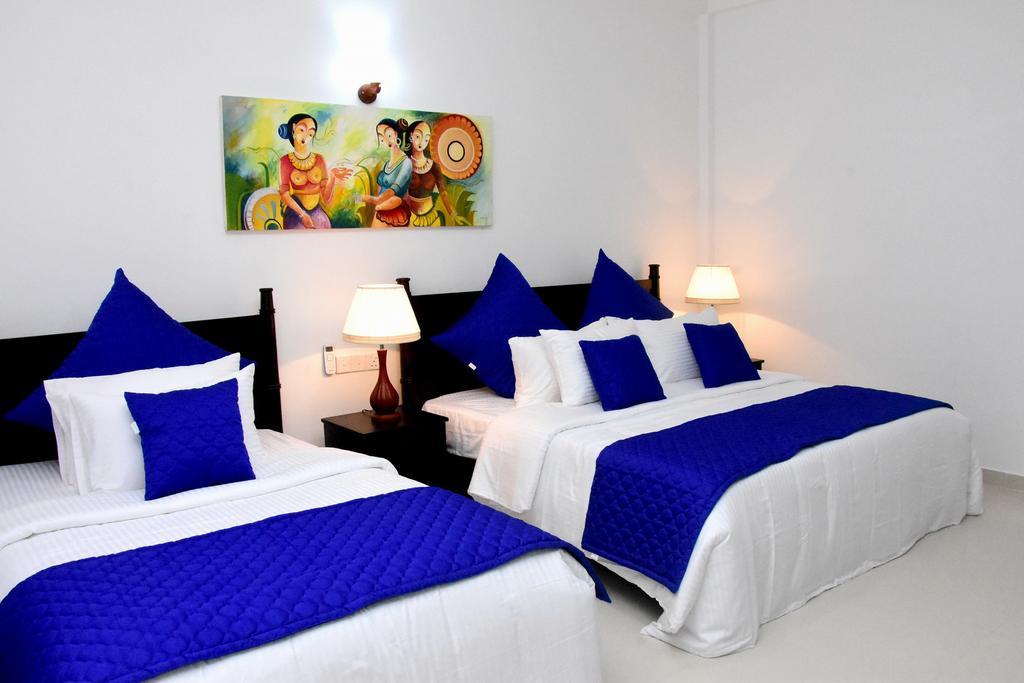 Blue Spring Hotel Wadduwa Bagian luar foto