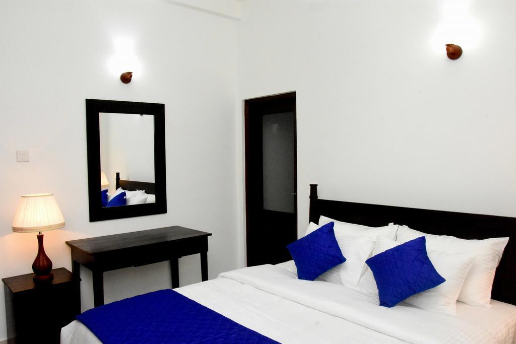 Blue Spring Hotel Wadduwa Bagian luar foto